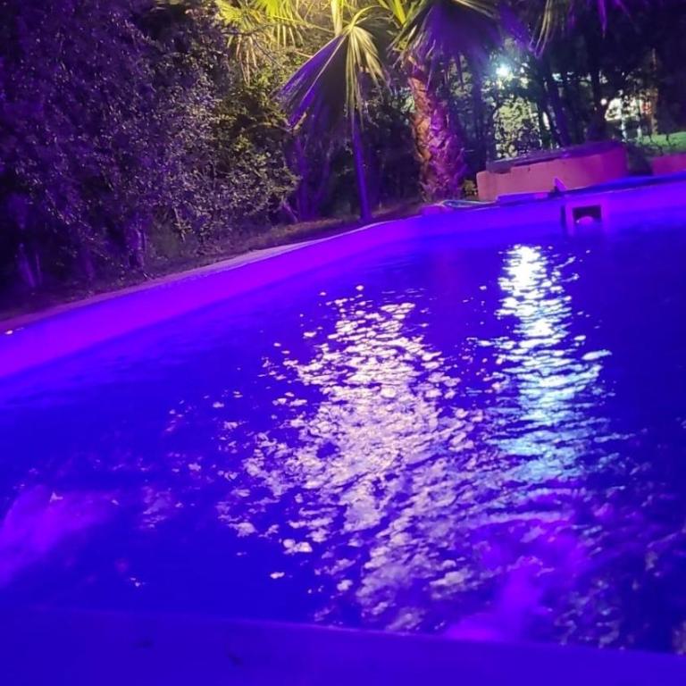 Casa quinta con pileta y parque en San Pedro - Two-Bedroom House - 39
