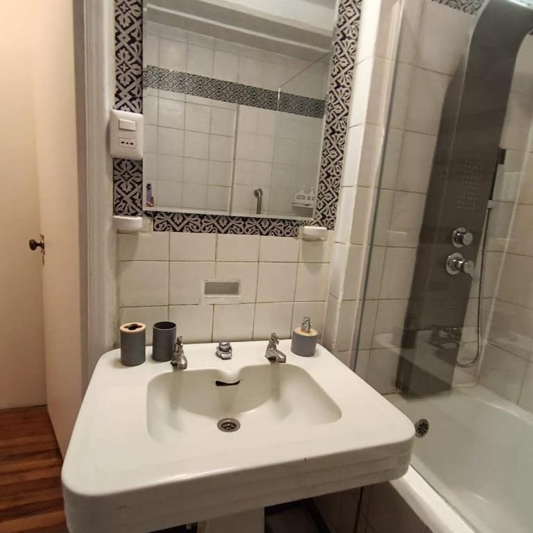 Centro de Santiago WiFi departamento cómodo y equipado - One-Bedroom Apartment - Non-Smoking - 19