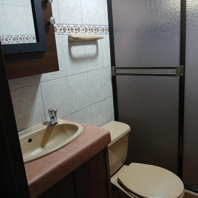 Casa grande de 4 dormitorios a solo 700 metros del centro - Casa con 1 dormitorio - 22