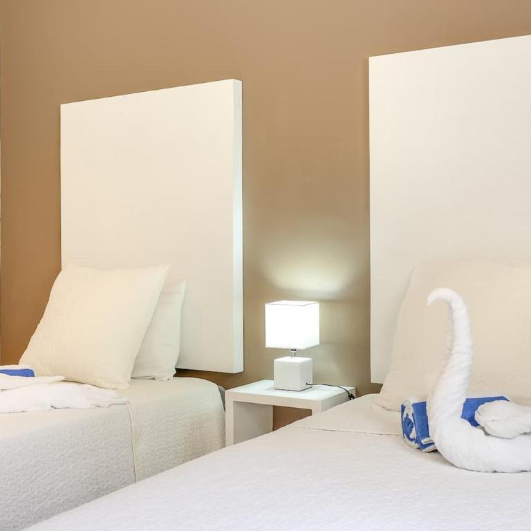 Valentina Suites by Las Flores Vacation Rentals - One-Bedroom Apartment with Garden View - 5