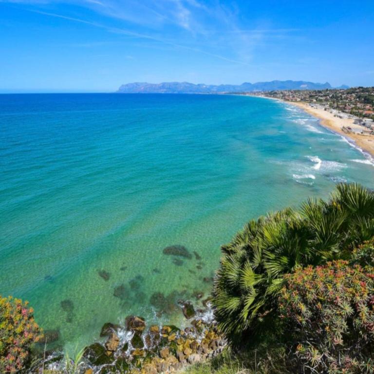 Seafront stay in Alcamo - Three-Bedroom Apartment - 15