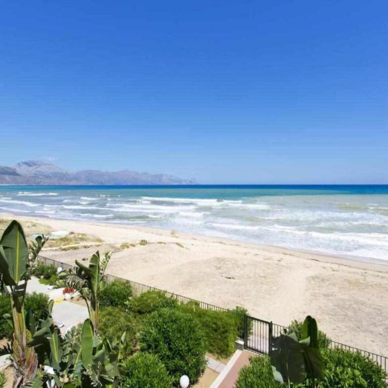 Seafront stay in Alcamo - Three-Bedroom Apartment - 18