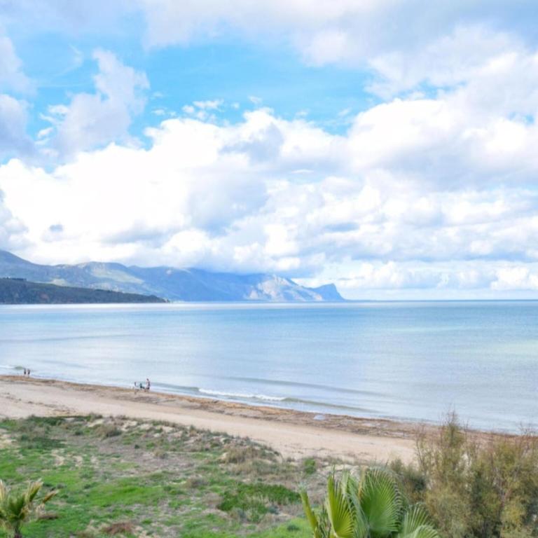 Seafront stay in Alcamo - Three-Bedroom Apartment - 12