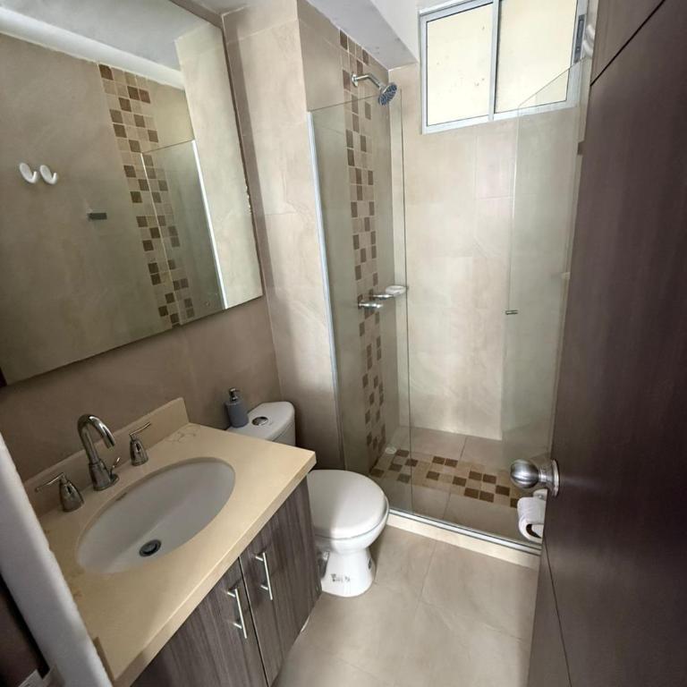 Moderno-zona tranquila-Vista a la piscina-GYM - Three-Bedroom Apartment - 2