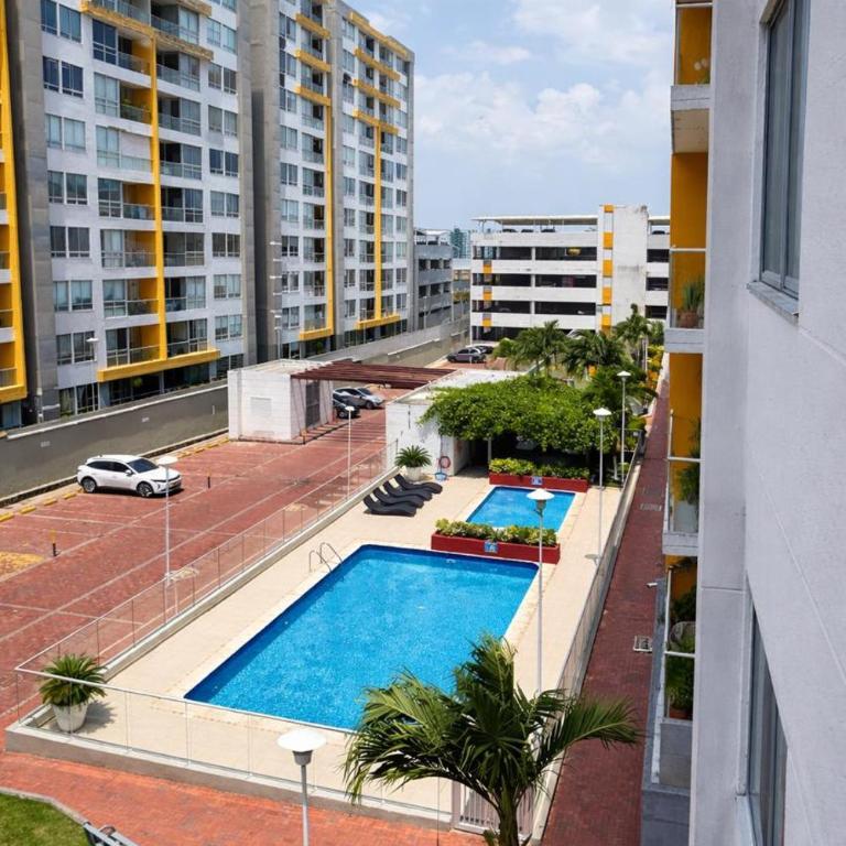 Moderno-zona tranquila-Vista a la piscina-GYM - Three-Bedroom Apartment - 5