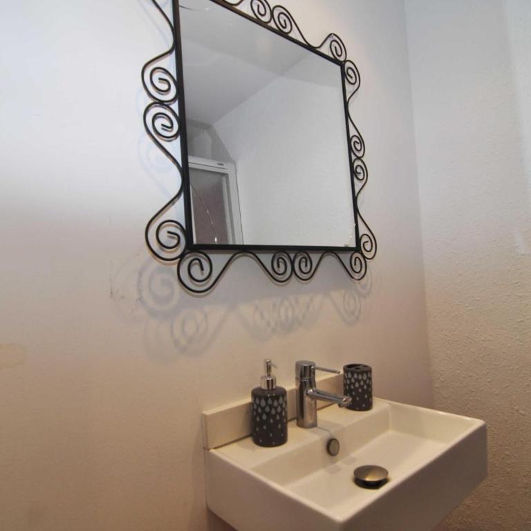 Apartamento acogedor en el centro de L'Escala con terraza privada - HISP-7-28 - Apartment - 12