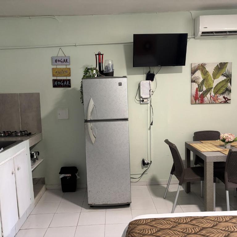 Studio 210A Cartagena Bocagrande Pool & 1 block from the beach - One-Bedroom Apartment - 5