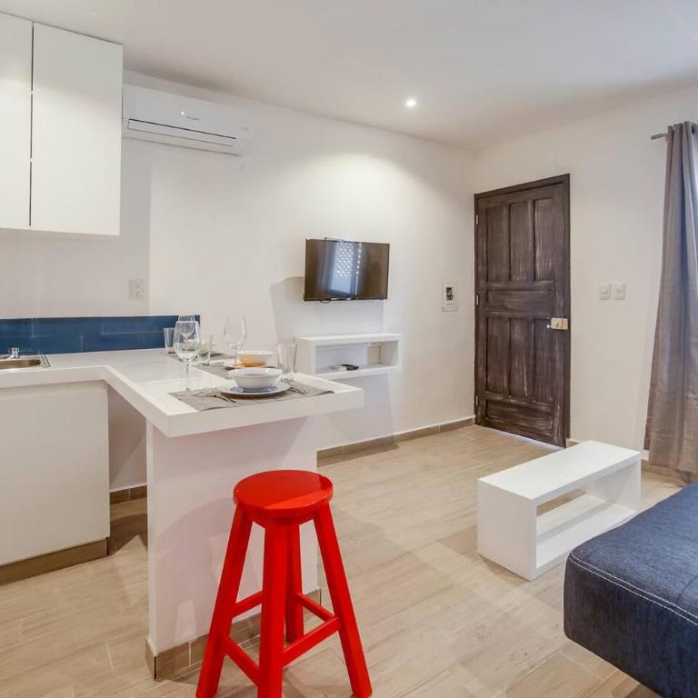 Valentina Suites by Las Flores Vacation Rentals - One-Bedroom Deluxe Apartment - 13