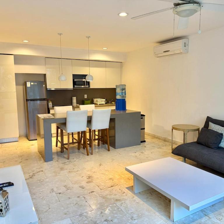 Anah Suites by Las Flores Vacation Rentals - One-Bedroom Apartment with Balcony - 13