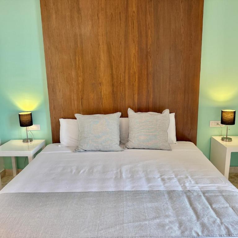 Anah Suites by Las Flores Vacation Rentals - Two-Bedroom Apartment with Balcony - 16