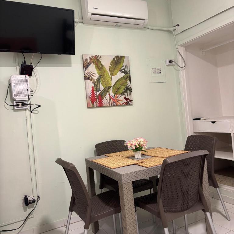 Studio 210A Cartagena Bocagrande Pool & 1 block from the beach - One-Bedroom Apartment - 4