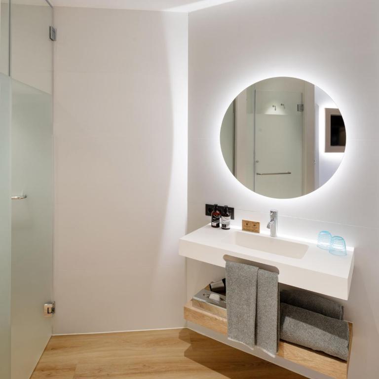 INNSiDE by Meliá Tenerife Santa Cruz - Habitación Innside con balcón - 5