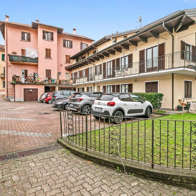 Petalo Bianco: 100m from Lake, Parking and Balcony - Happy Rentals - Appartamento con 1 Camera da Letto - 10