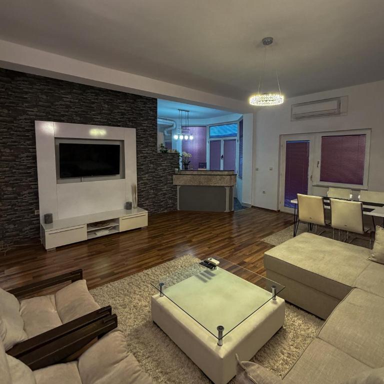 Riaho Apartment - Three-Bedroom Apartment - 10