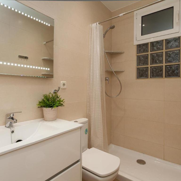 ApartEasy - Family 4-Bedroom Apartment - Apartment - 35
