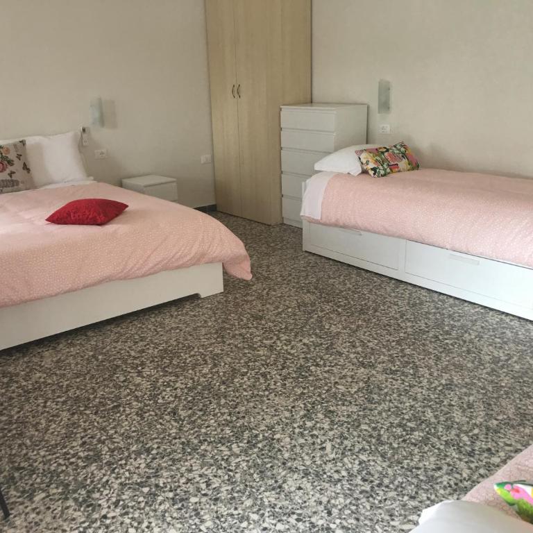 Aliante Turist House - Camera Quadrupla con Bagno Privato Esterno - 26