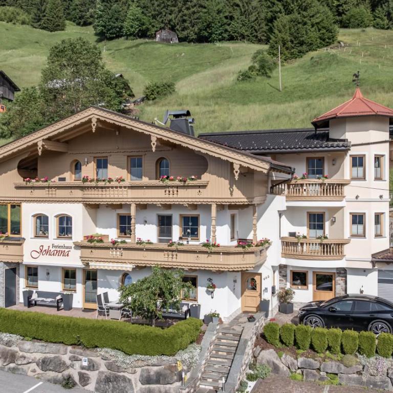 Ferienhaus Johanna in Mayrhofen-Hippach- Nähe der Skipiste - Haus mit 5 Schlafzimmern - 1