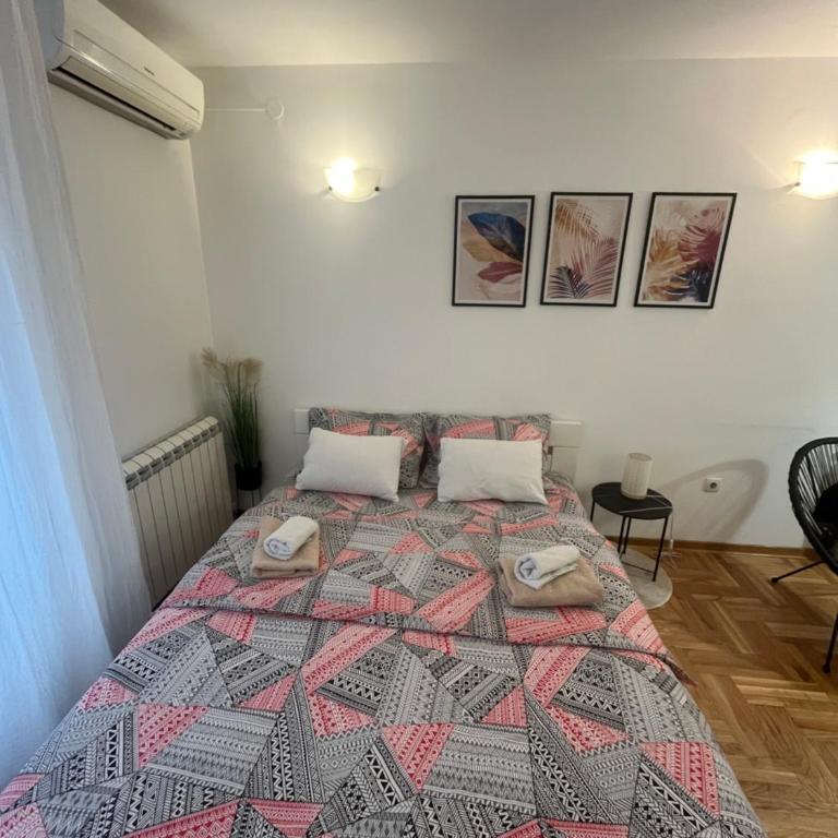 Manu - One-Bedroom Apartment - 2