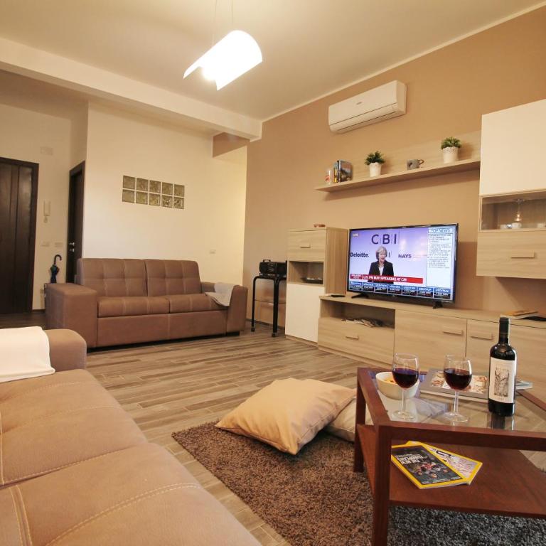 Eur Bright Spacious Terraced Apartment with private parking only for Small Cars - Appartamento con 3 Camere da Letto - 16