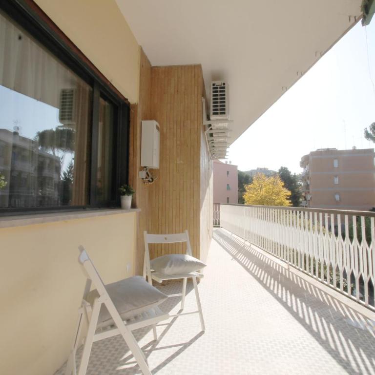 Eur Bright Spacious Terraced Apartment with private parking only for Small Cars - Appartamento con 3 Camere da Letto - 9