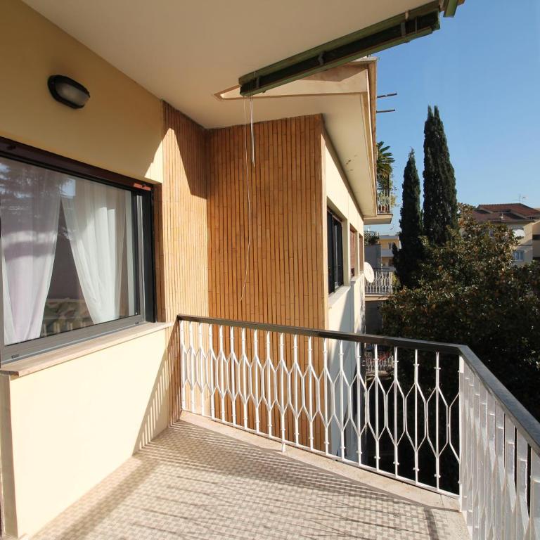 Eur Bright Spacious Terraced Apartment with private parking only for Small Cars - Appartamento con 3 Camere da Letto - 24