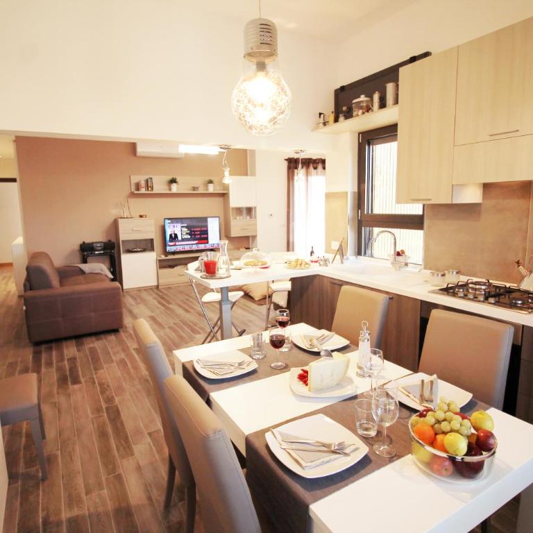 Eur Bright Spacious Terraced Apartment with private parking only for Small Cars - Appartamento con 3 Camere da Letto - 10