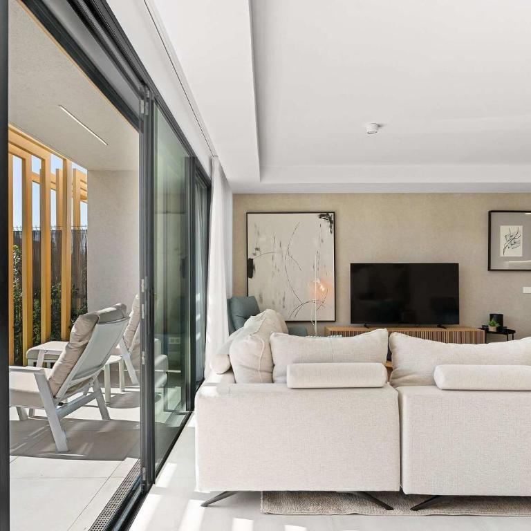 Luxury Family Apartment with 4 Bedrooms Pool and Stunning Views - Apartamento - 4