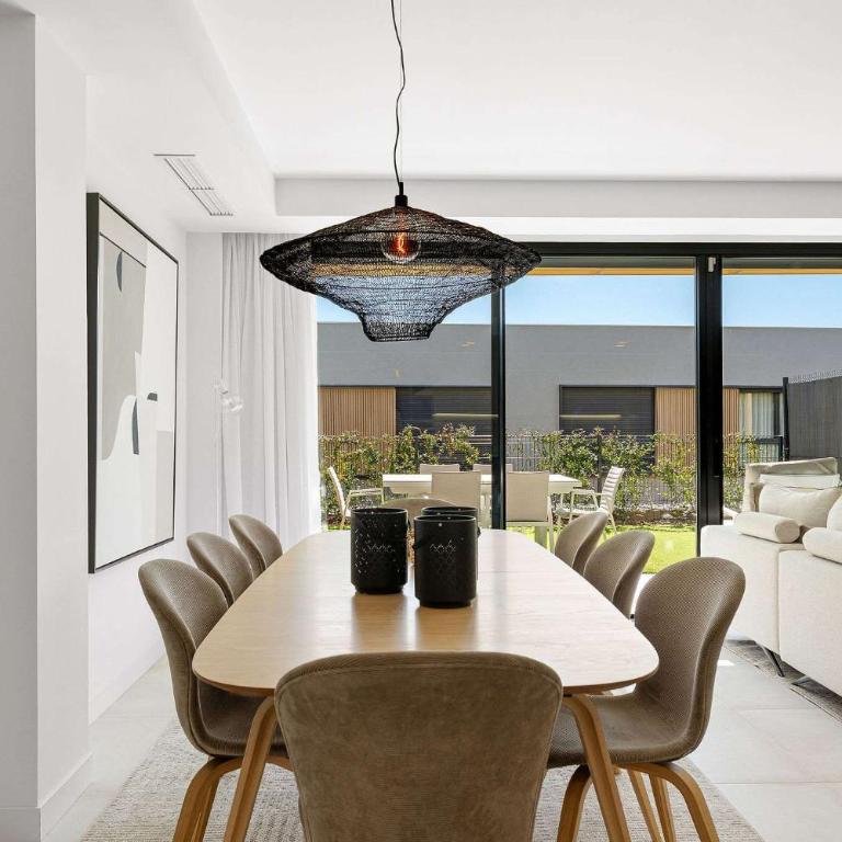 Luxury Family Apartment with 4 Bedrooms Pool and Stunning Views - Apartamento - 8