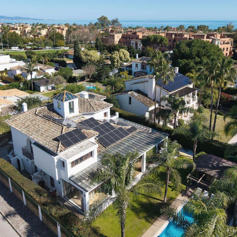 San Pedro Luxury Villa Private Pool Beach Access & Family Fun - Villa - 16