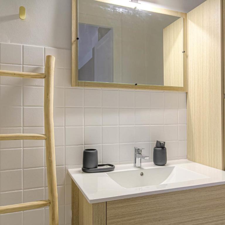 Chic et Bohême à 5 mins métro Gratte-Ciel - Apartment - 13