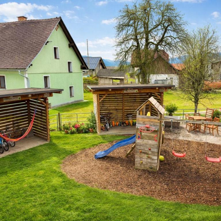 FriedlHof Kärnten Ferienwohnungen für bis zu 10 Personen - Apartment mit 3 Schlafzimmern und Bergblick - 5