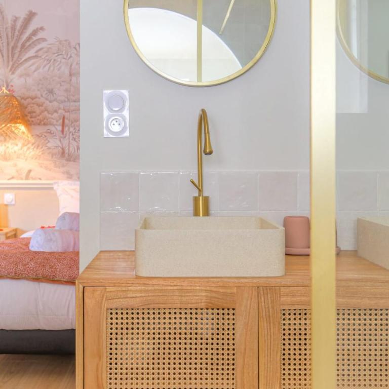 Suite romantique climatisée Parking Proche Lyon 6 - Appartement - 18