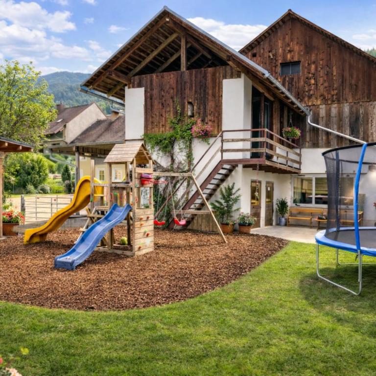 FriedlHof Kärnten Ferienwohnungen für bis zu 10 Personen - Apartment mit 3 Schlafzimmern und Bergblick - 6