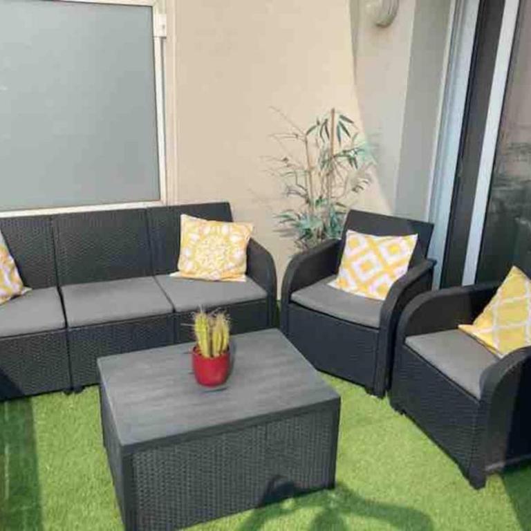 Apartment 4 pers-Parking range hyper- Transport - Appartement 2 Chambres - 7
