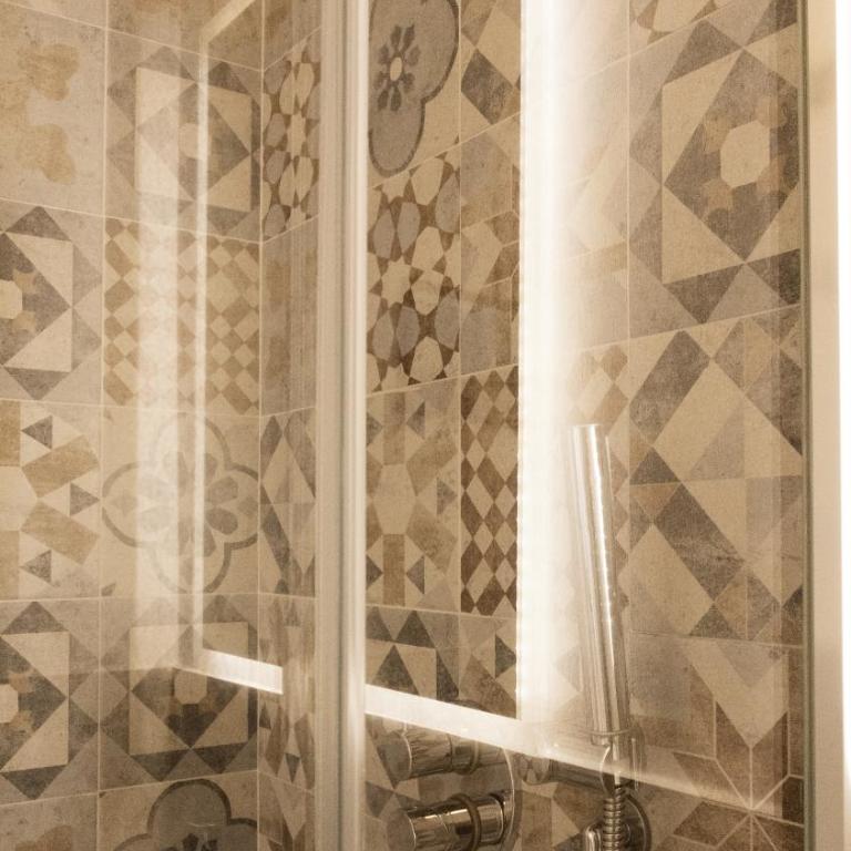 Milano 71 - Camera Matrimoniale con Bagno Privato - 10
