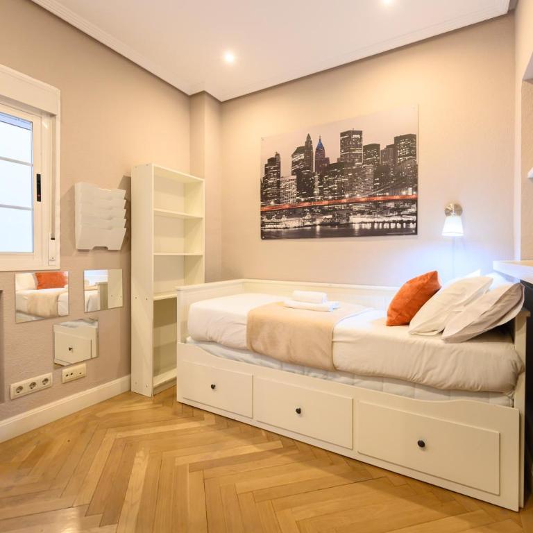 temporary apartment in the Salamanca neighborhood AAM242 - Two-Bedroom Apartment - 4