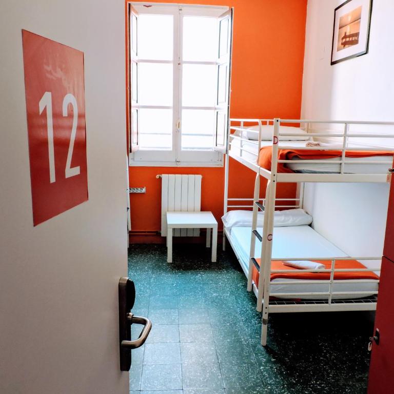Feetup Home Backpackers Valencia - Bed in 6-Bed Female Dormitory Room - 5