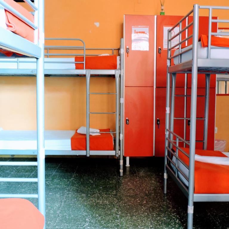 Feetup Home Backpackers Valencia - Bed in 12-Bed Dormitory Room - 3