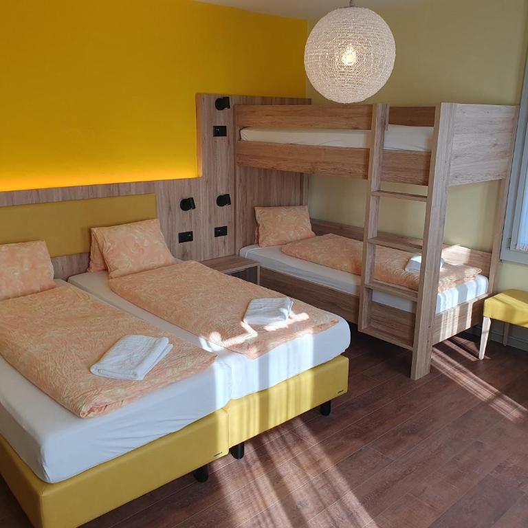Budget Waldhotel - shared bathrooms - Quadruple Family Room with Shared Bathroom - 5