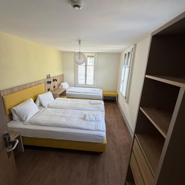 Budget Waldhotel - shared bathrooms - Dreibettzimmer mit Gemeinschaftsbad - 2