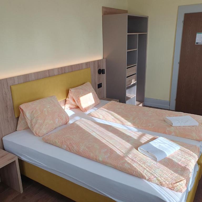Budget Waldhotel - shared bathrooms - Doppelzimmer mit Gemeinschaftsbad - 4