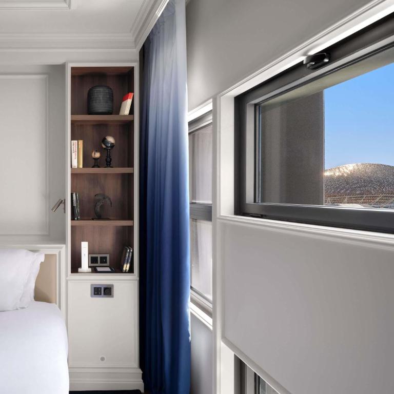 Sofitel Barcelona Skipper - Prestige Suite with Living Room and Sea View - 5