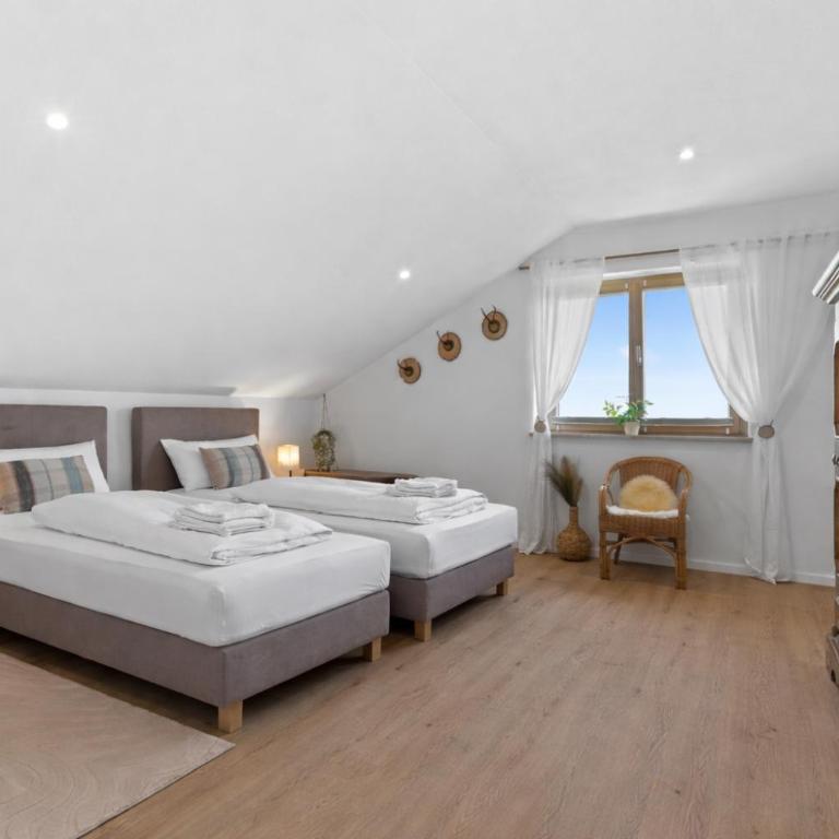 ALPENglück - Stylisches Dachgeschoss-Apartment mit Bergblick, großer Balkon & 3 Schlafzimmern - Apartment mit 3 Schlafzimmern - 2