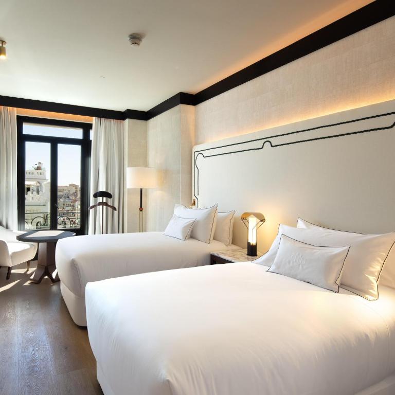 Hotel Montera Madrid, Curio Collection By Hilton - Suite Familiar comunicada - 1