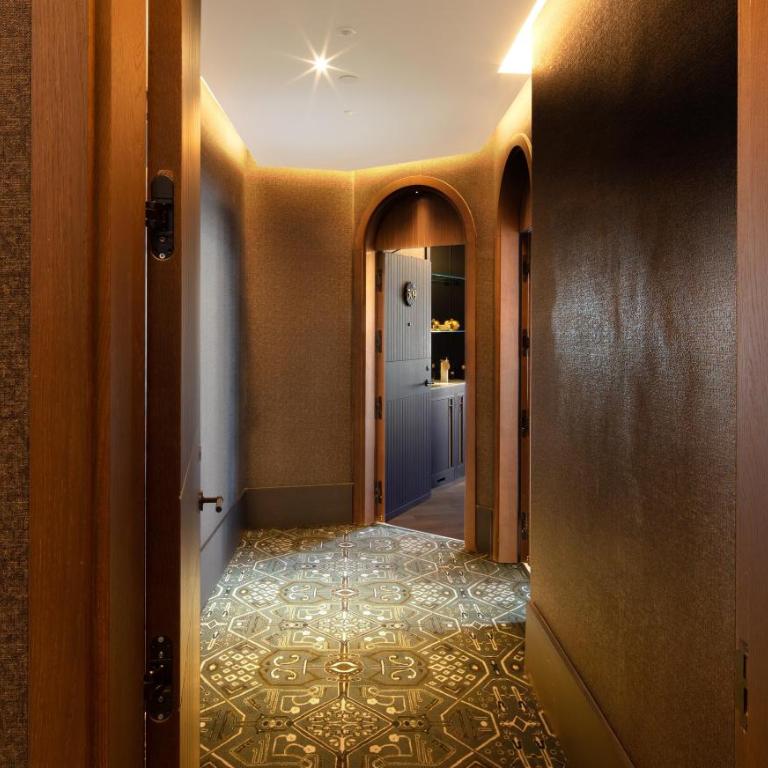Hotel Montera Madrid, Curio Collection By Hilton - Suite Familiar comunicada - 7
