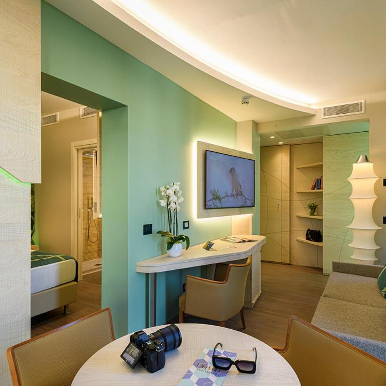 Color Hotel Style, Design & Gourmet - Junior Suite con Vasca Idromassaggio - 1