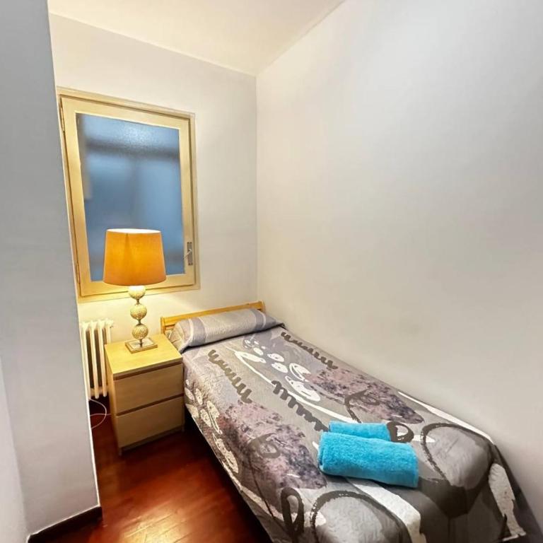 Alojamento París 50 - Small Single Room - 2