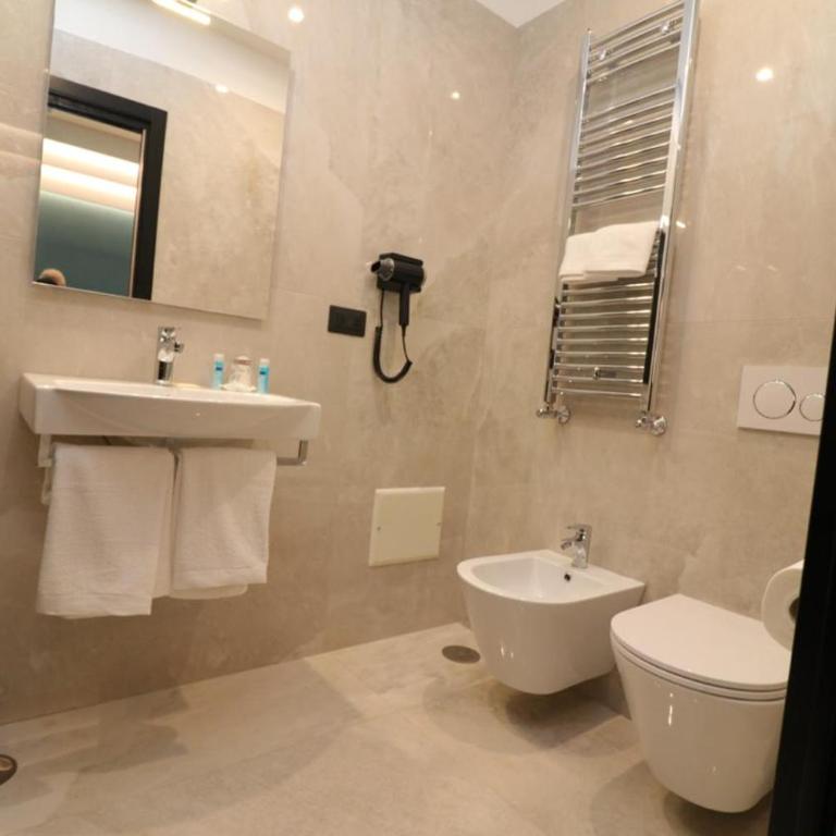 Buono Hotel - Camera Familiare - 1
