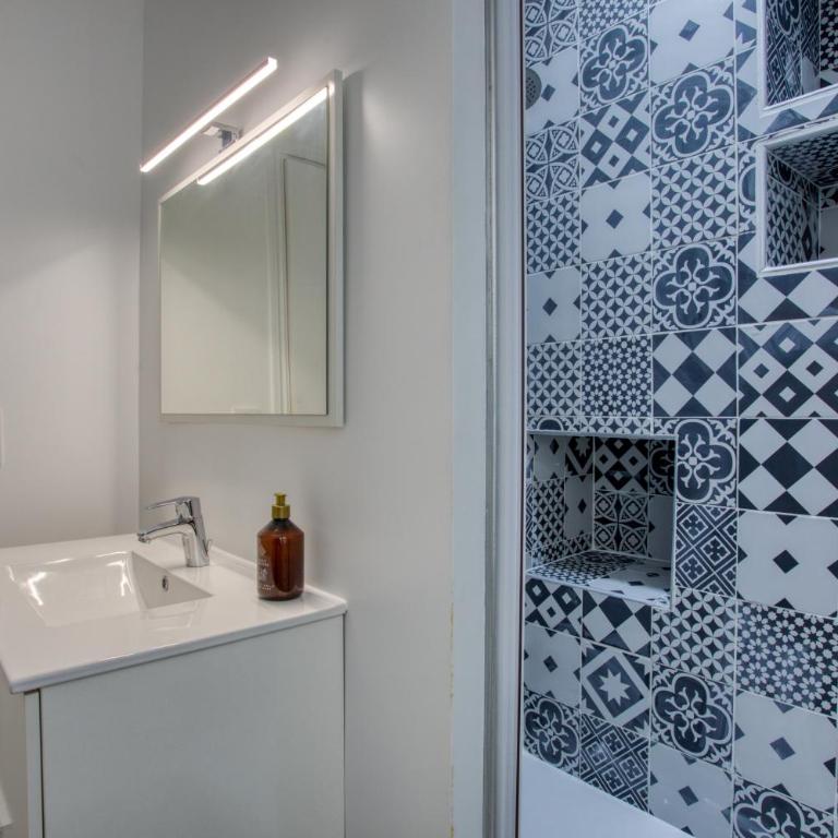 Duplex 2 chambres, hypercentre, charme, "Rempart" - Apartment mit 2 Schlafzimmern - 17