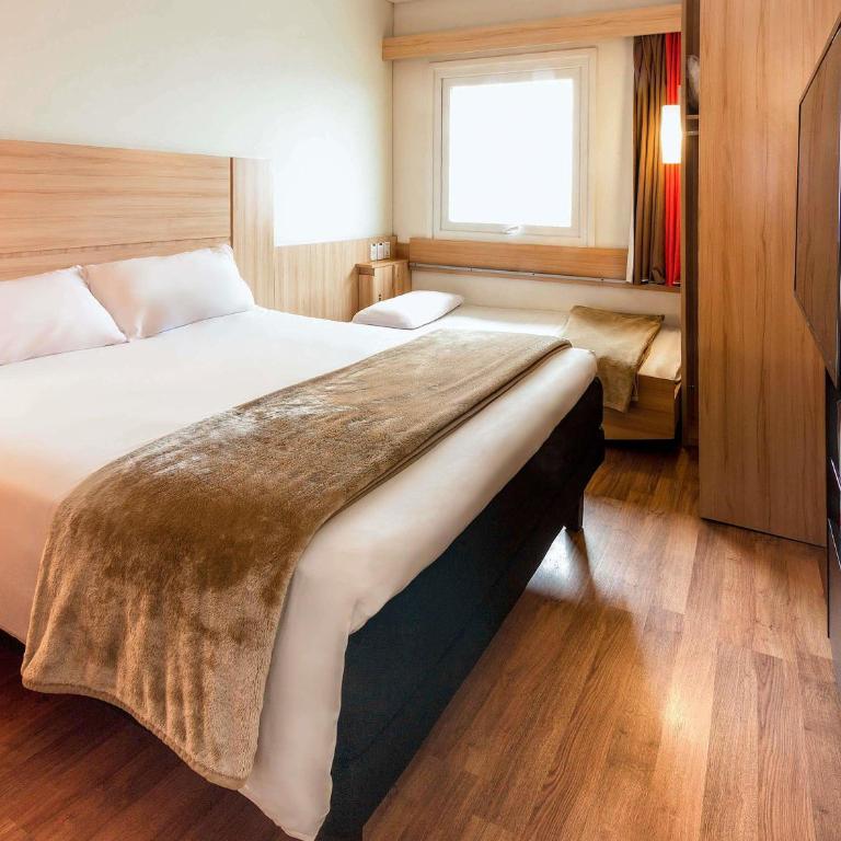 ibis Concepcion - Family Room - 3